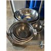Image 1 : Large Lot Mixing Bowls