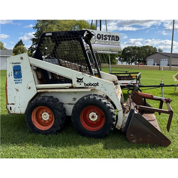 BOBCAT CLARK 732 SERIES SKID STEER WITH BUCKET/GRAPPLE - RUNS AND DRIVES! MECHANIC'S SPECIAL