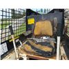 Image 21 : BOBCAT CLARK 732 SERIES SKID STEER WITH BUCKET/GRAPPLE - RUNS AND DRIVES! MECHANIC'S SPECIAL