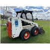 Image 9 : BOBCAT CLARK 732 SERIES SKID STEER WITH BUCKET/GRAPPLE - RUNS AND DRIVES! MECHANIC'S SPECIAL