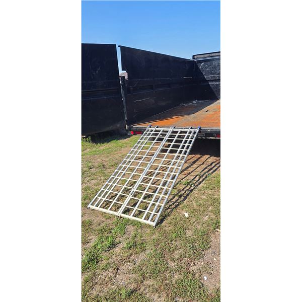 ALUMINUM FOLDING LOADING RAMP SYSTEM