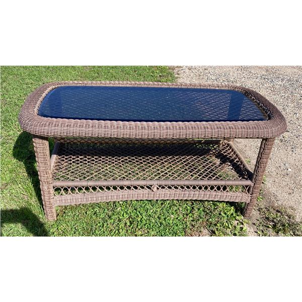 ALL-WEATHER WICKER WITH A METAL FRAME AND INSET GLASS TOP - IN EXCELLENT CONDITION!