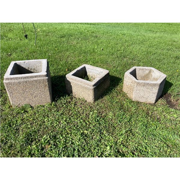 CONCRETE PLANTERS WITH AN EXPOSED AGGREGATE FINISH