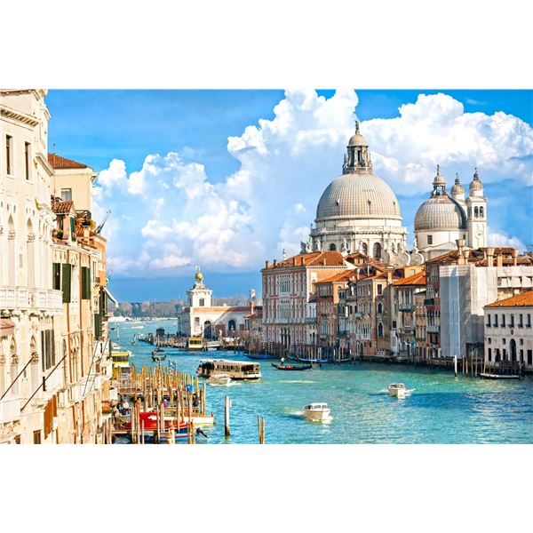 The Magic of Venice: A Luxury Escape for Four