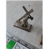 Image 2 : Jesus Carrying Cross Statue, Metal Jewelry Box, Black Purse