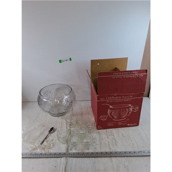 18 Piece Celebration Punch Set As-Is with Hooks and Metal Spoon