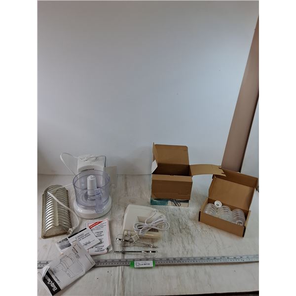 White Westinghouse Mixer Works with Beaters & Box Food Processor As-Is Decorator Bottle Set Cake Tin