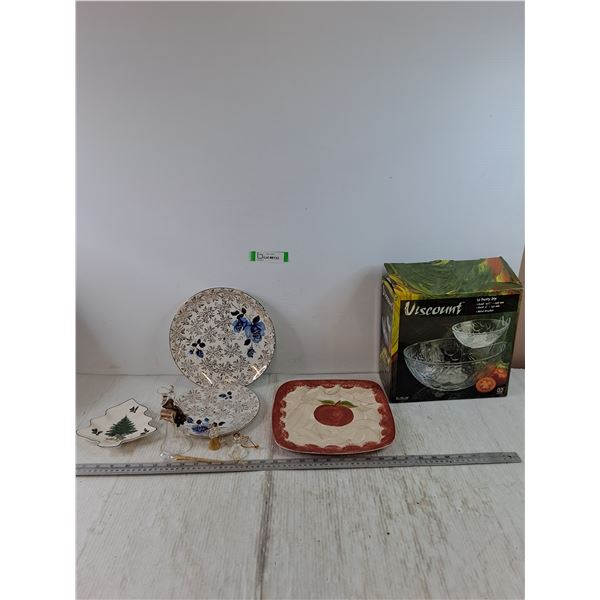 Viscount Party Dip Bowls, Mikasa Christmas Plate, (2) Decorative Plates, (4) Small Christmas Decorat