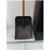 Image 4 : *Towel Rack, Small Show Shovel, Movie/DVD Shelf No Shipping