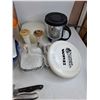 Image 7 : Vintage Blender, Toaster, Kitchen Knives, Serving Tray, Tupperware Salt & Pepper Shaker, Misc