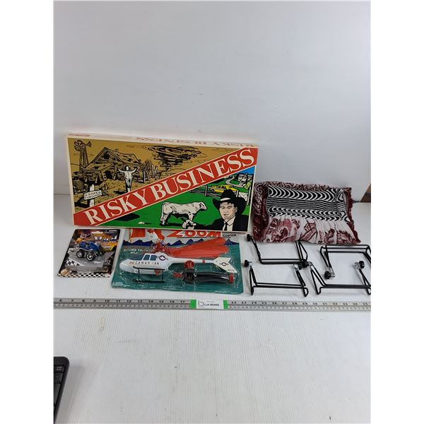 Risky Business Game,Toys,(4) Metal Stands,Scarf