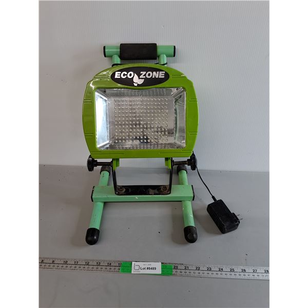 Ecozone Work Light- Powers On
