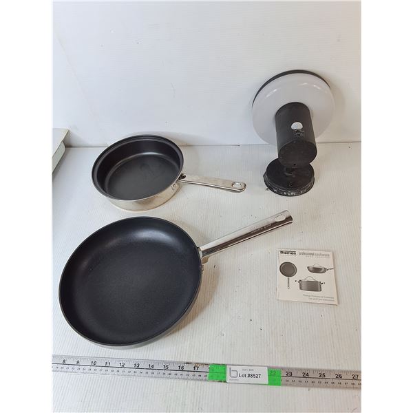 (2) Frying Pans & Wall Mounted Light Fixture