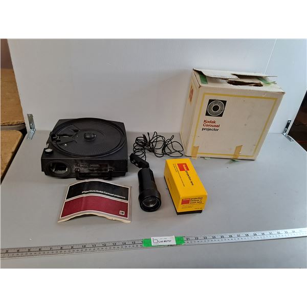 Kodak Carousel 750H Projector- Powers On