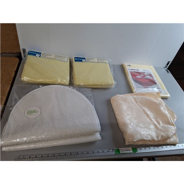 Table Cloths, Double Flannel Blankets & Bath Mats