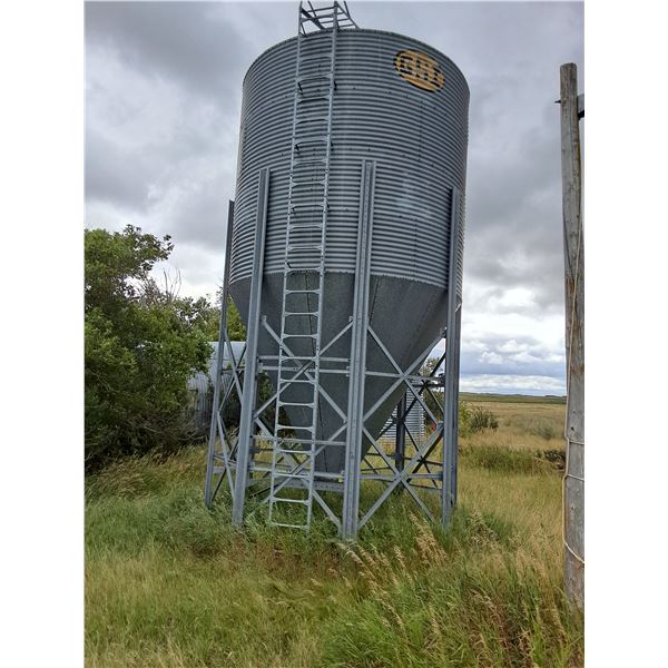 GSI Hopper Bottom Grain Bin - 11'4" Diameter, 21' High Bin Edge, 9.5" Hopper Height-Pickup Offsite