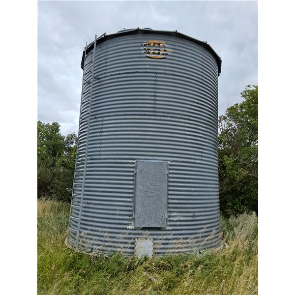 GSI 5-Tier Grain Bin on Wood Floor - 14' Diameter, Dented Roof & Top Tier-Pickup Offsite Allan