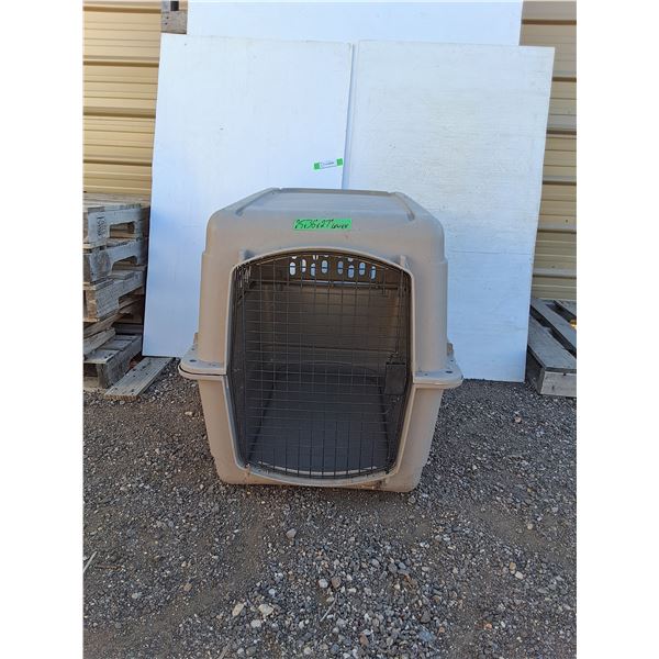 **Plastic Dog Kennel- Missing Bolts, Can't Ship