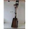 Image 1 : **(3) Small Scoop-Style Shovels