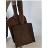 Image 4 : **(3) Small Scoop-Style Shovels
