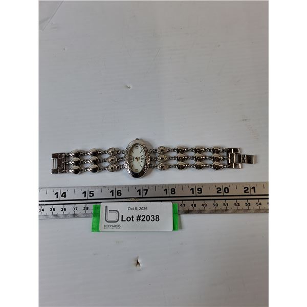 Geneva Elite Silver Toned Quartz Watch Working