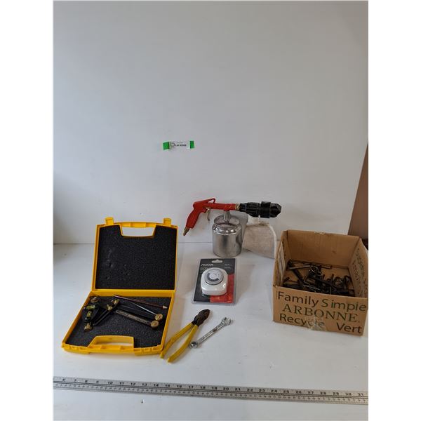Air Sandblasting Gun Untested, NOMA Daily Timer, Veritas Transfer/Log Scribe, Allen Wrenches