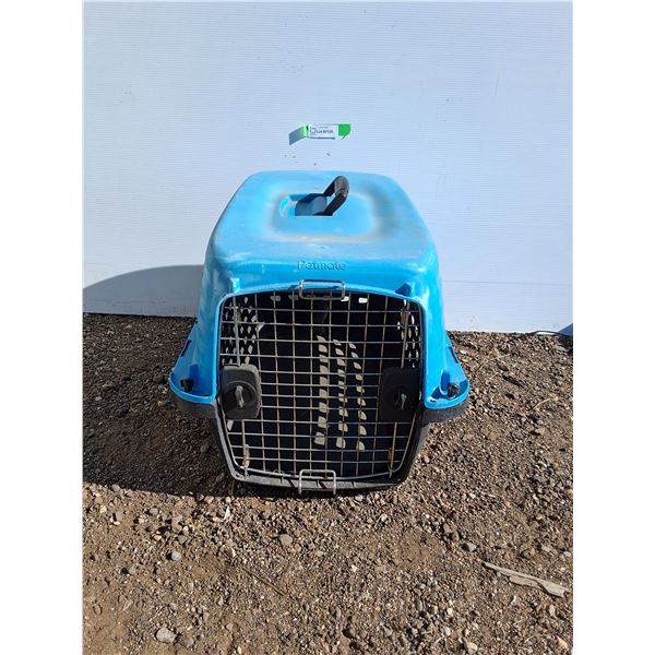 **Plastic Petmate Kennel 25" x 18" x 16"- Can't Ship
