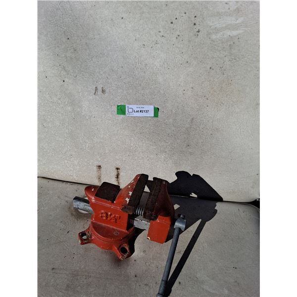 ** 3 1/2" Bench Vice- Can't Ship