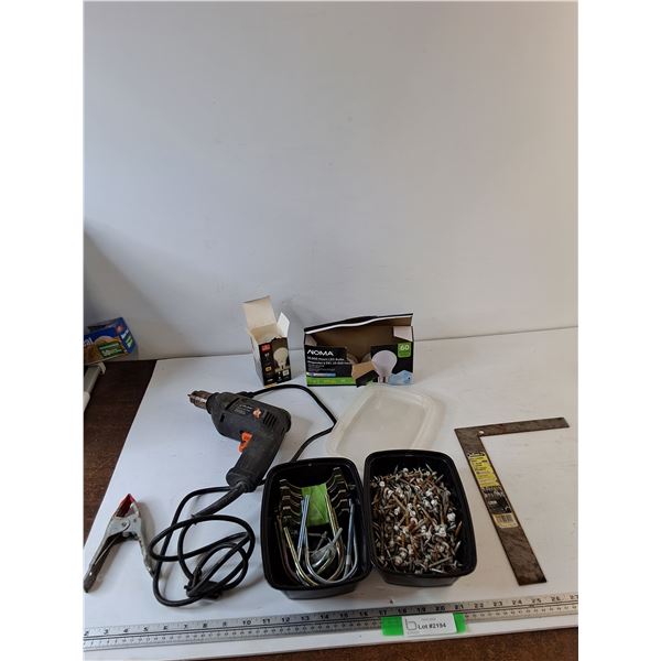 Black & Decker 10mm Drill Powers On, Carpenter's Square, (3) Lightbulbs Untested, Wall Mounts, Screw