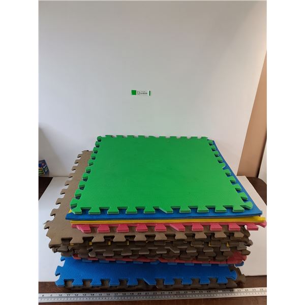 (20) Puzzle Piece Foam Mats, Grey, Green, Blue, Yellow, Pink, Red, Pickup Only