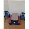 Image 1 : *Little Tikes Kids Table and Chairs - 26" x 30" x 18, Pickup Only