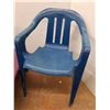 Image 2 : *Little Tikes Kids Table and Chairs - 26" x 30" x 18, Pickup Only