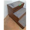 Image 3 : *Pet Stairs (21 x 22 x 28"), Outdoor Table (16 x 16 18"), Pickup Only