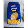 Image 3 : Kraft Mac & Chees Plush Pillow With Removeable Plush Macaroni