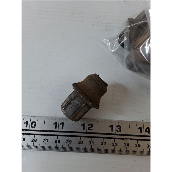(26) Used Dodge Closed-End Lug Nuts