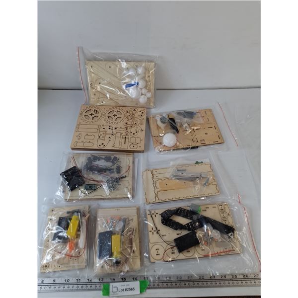 (8) New Minimakers STEM Building Toys