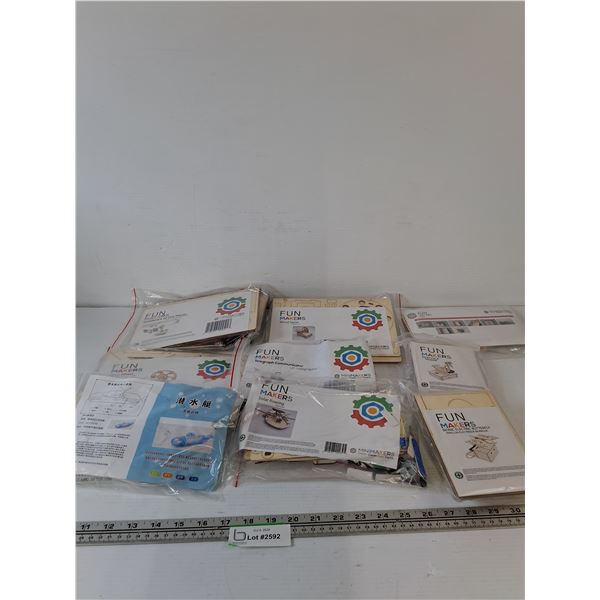 (9) New Minimakers STEM Building Toys