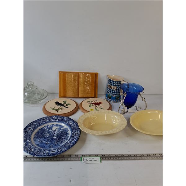 Assorted Decor, Assorted Dishes