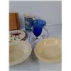 Image 2 : Assorted Decor, Assorted Dishes