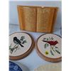 Image 4 : Assorted Decor, Assorted Dishes