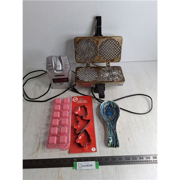 Prego Electric Grill - Powers On, Curtis Projector Alarm Clock - Powers On, Ice Cube Tray, Misc.