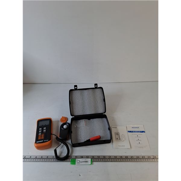 Neewer Digital Lux Meter with Carry Case, Instructions, Screwdriver, Untested As-Is