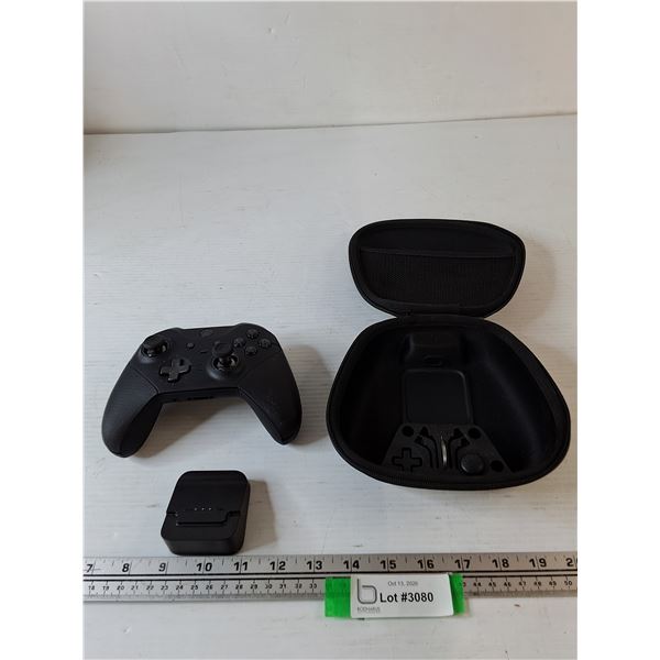 XBOX Elite Wireless Controller Series 2, Hard-Shell Carrying Case Charging Dock As-Is
