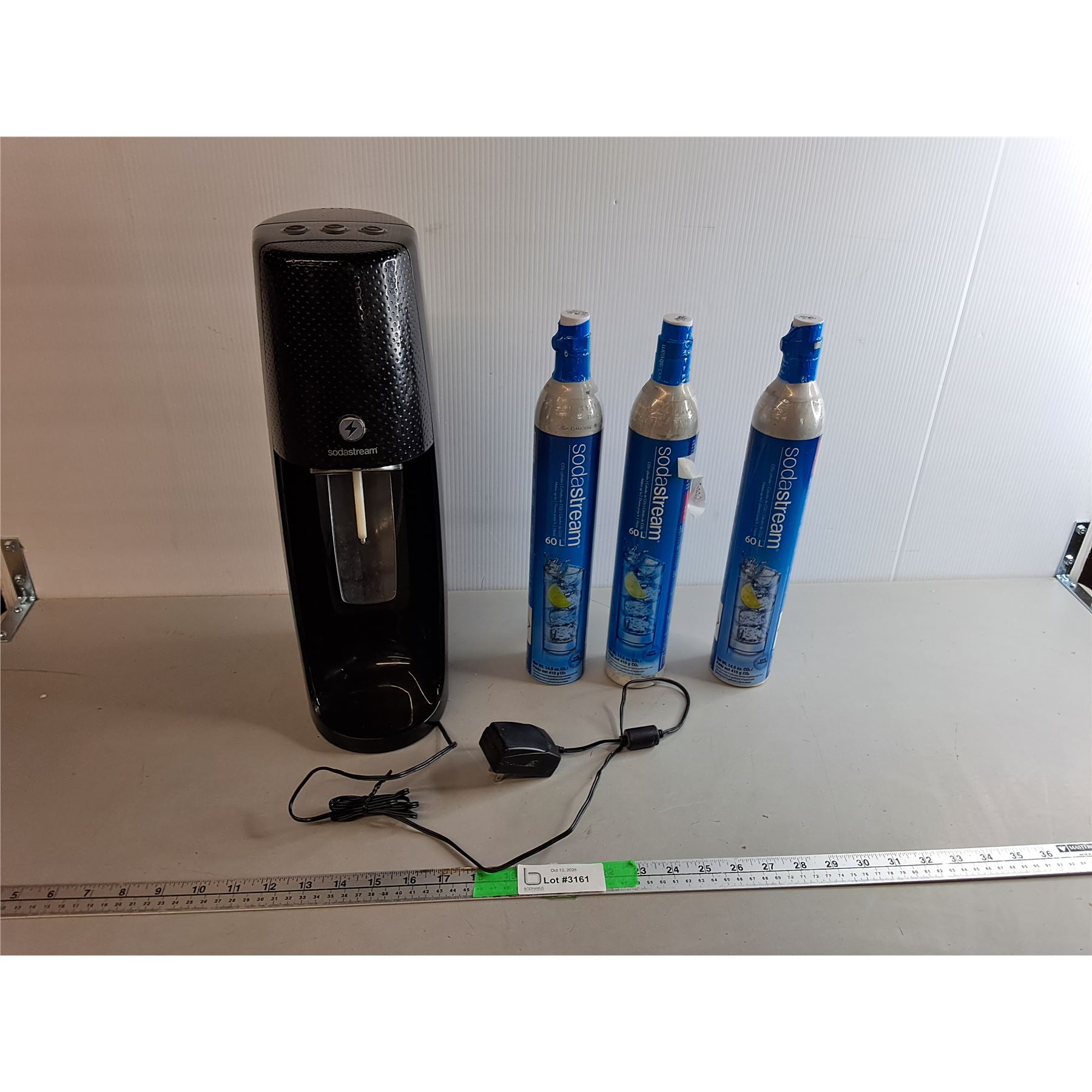 Sodastream Sparkling Water Maker- Powers On/As Is & (4) CO2 Cylinders ...
