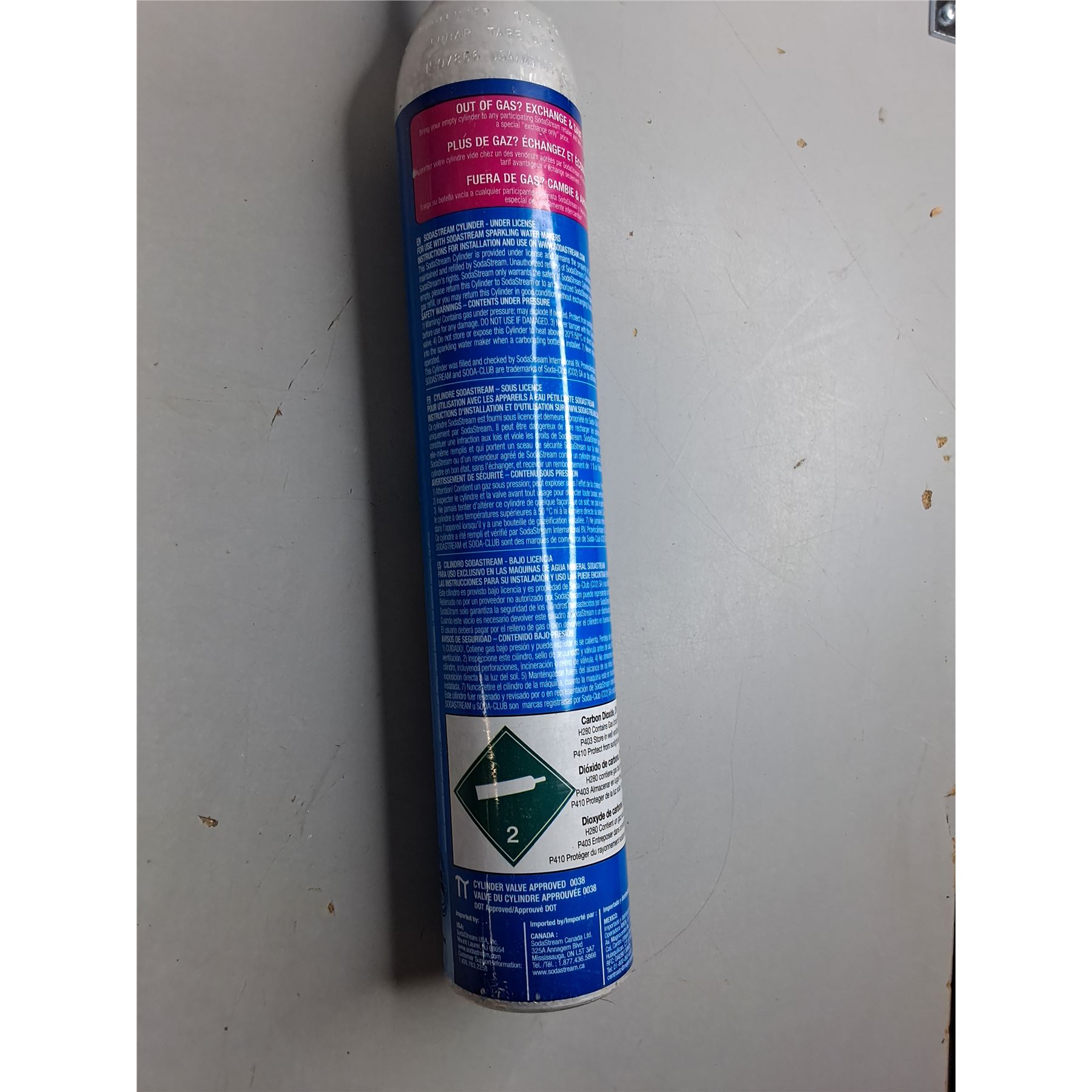 Sodastream Sparkling Water Maker- Powers On/As Is & (4) CO2 Cylinders ...