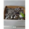 Image 1 : Assorted Kitchen Utensils