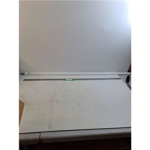 Box of (24) 4ft Fluorescent Lightbulbs - As Is, Pickup Only