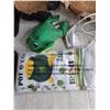 Image 3 : Scentsy Electric Air Freshener, Putter Kit, CD Case, St. Patrick's Day Kitchen Towel Set, Baskets