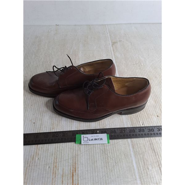Unused Pair of Jarman Men's Size 6 Leather Dress Shoes