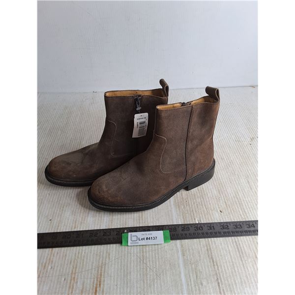 Unused Pair of Rockport Size 39 Leather Boots